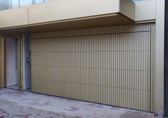 Portes sectionelle aspect bois/alu  - Hörmann - Montré & Laga